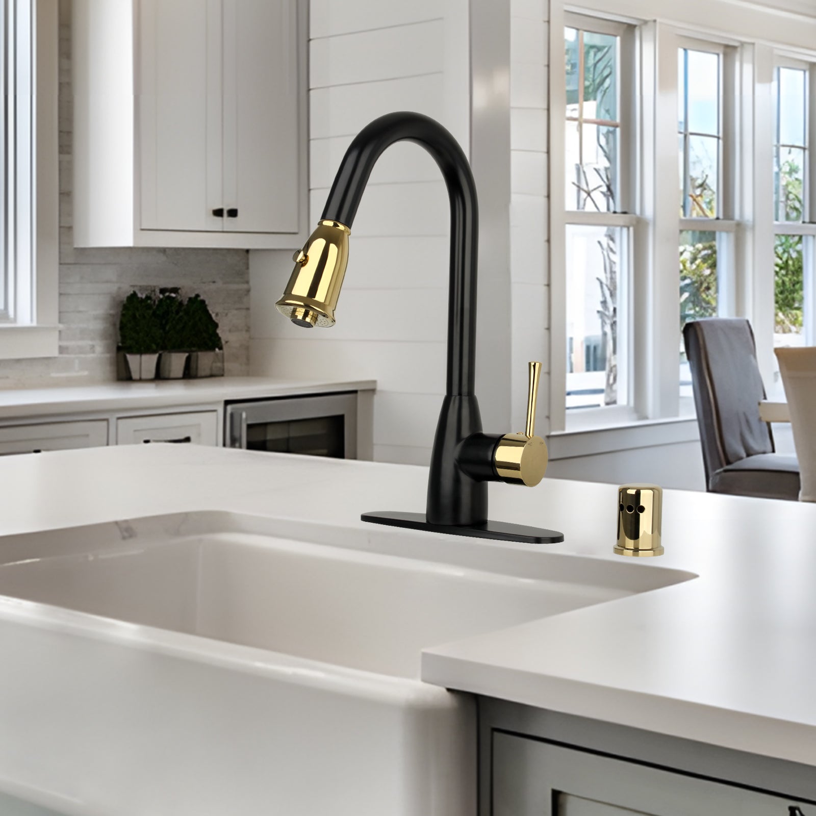 Two-Tone Matte Black & Gold Pull Out Kitchen Faucet with Deck Plate, Single Level Solid Brass Kitchen Sink Faucets with Pull Down Sprayer - AK455BLZG