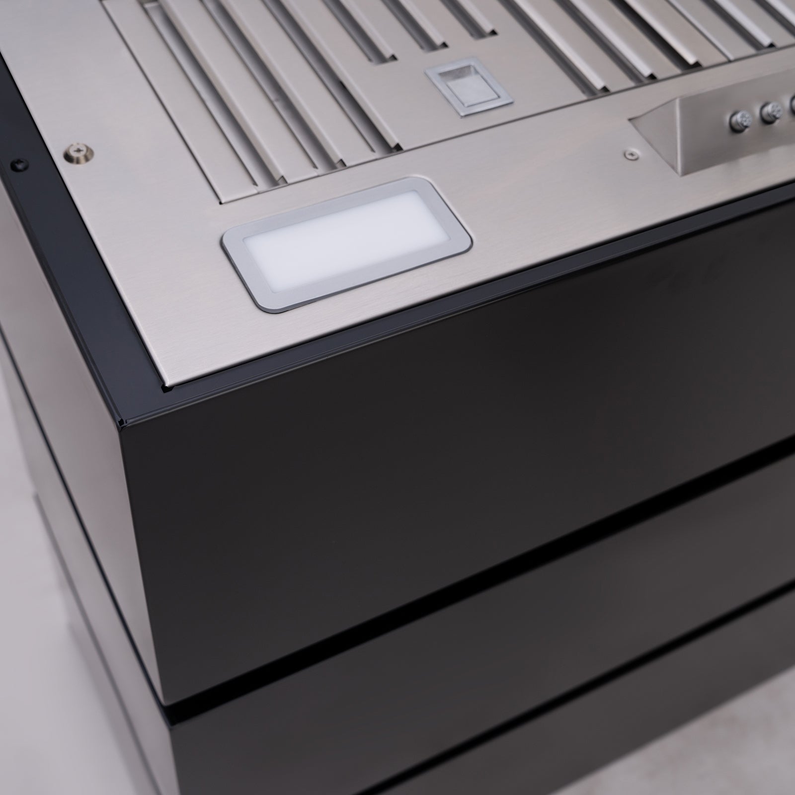 stainless-steel-range-hood-luxury-home