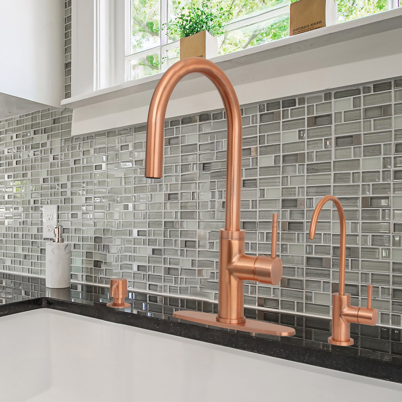 Copper Pull Out Kitchen Faucet with Deck Plate, Single Level Solid Brass Kitchen Sink Faucets with Pull Down Sprayer-AK96416C